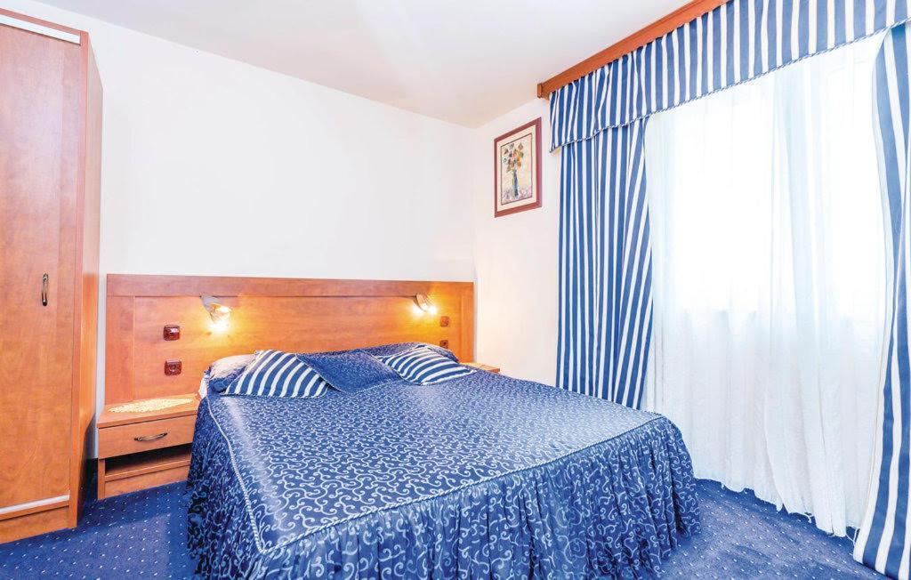 Bed & Breakfast Valentina Metajna Buitenkant foto