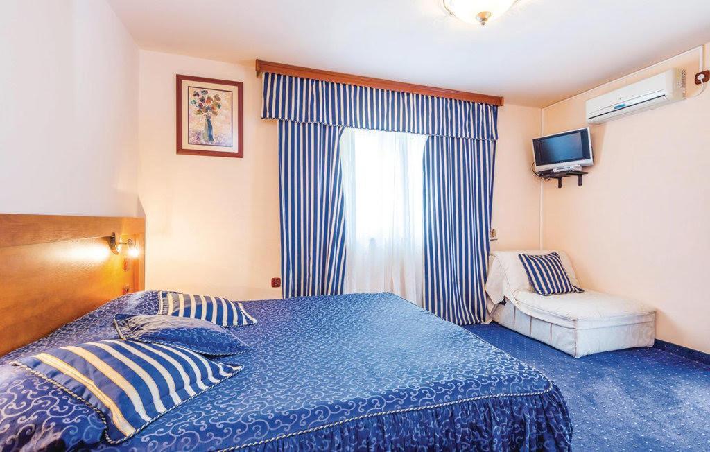 Bed & Breakfast Valentina Metajna Buitenkant foto